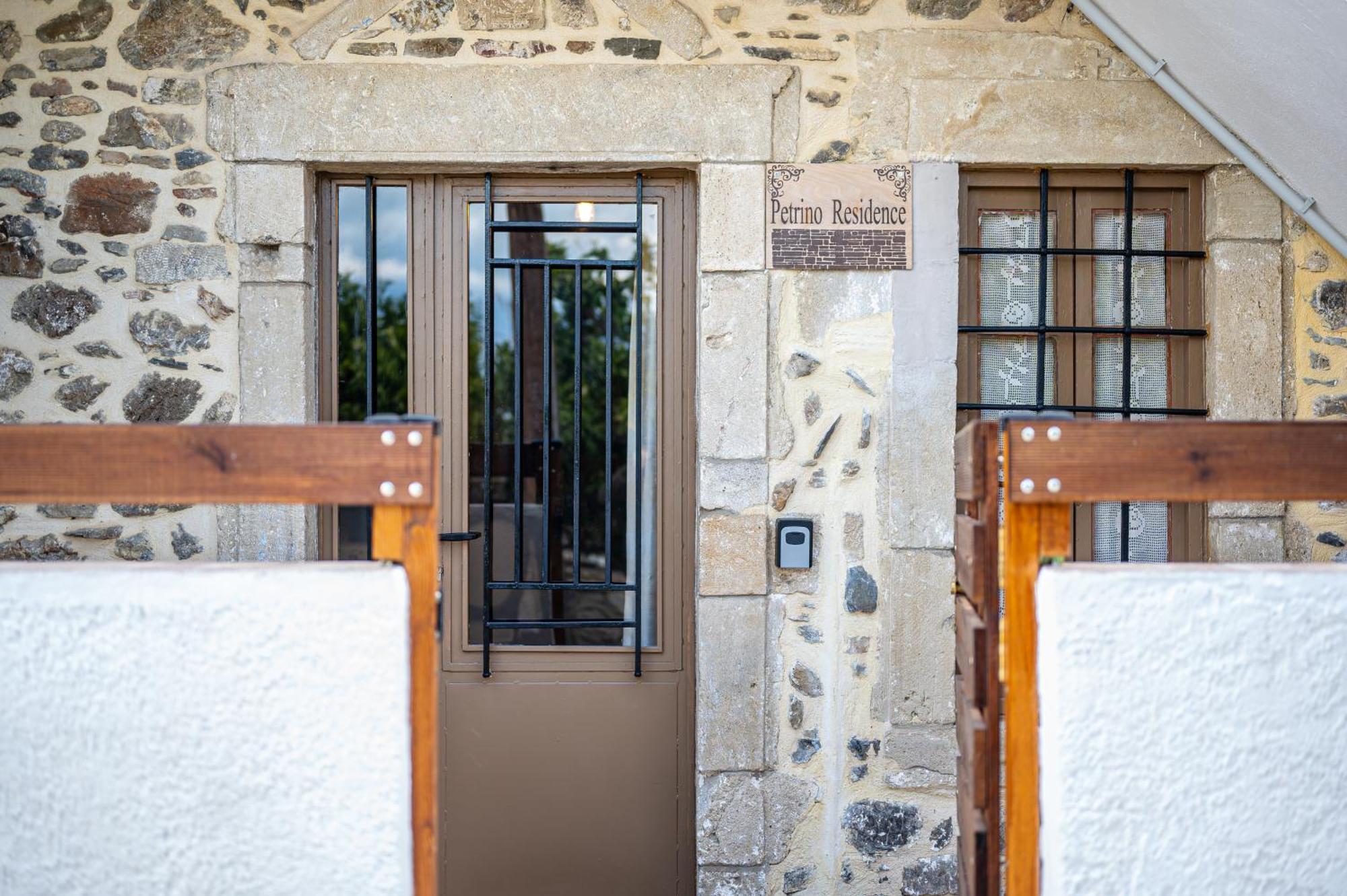 Petrino Residence Pombia Exteriér fotografie